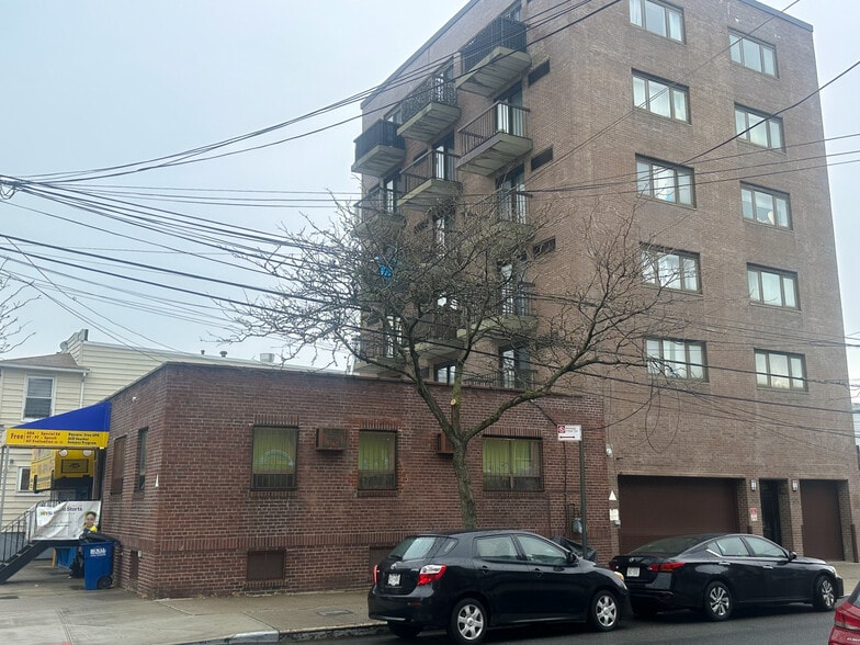 More Photos Of 5725 Van Horn St, Elmhurst Multifamily For Sale