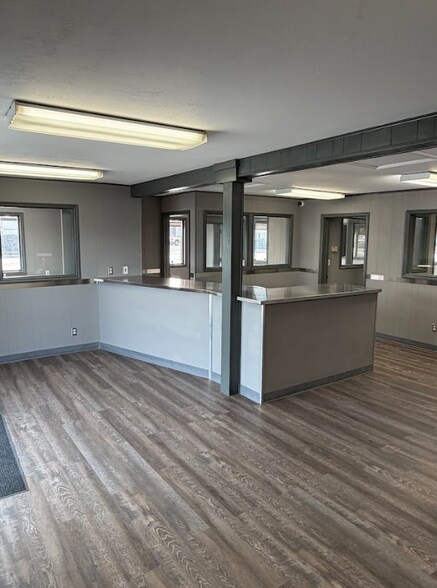 More Photos Of 950 W 2100 S, Salt Lake City Auto Repair For Lease