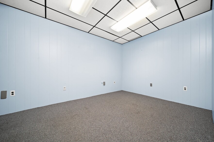 More Photos Of 211 Maple St, Big Rapids Office Residential For Lease