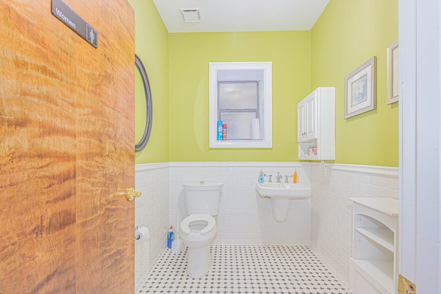 More Photos Of 110 W Indiana Ave, Deland Office For Sale