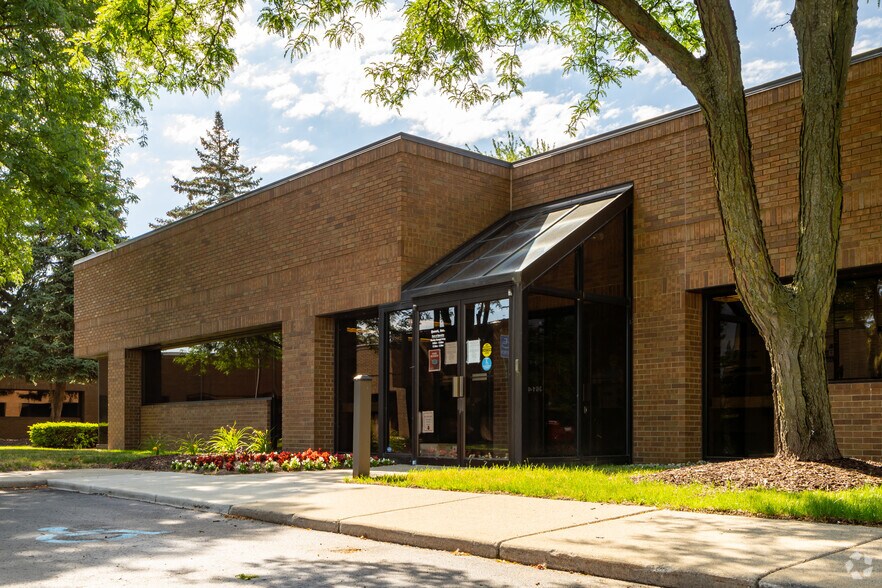 More Photos Of 36133-36139 Schoolcraft Rd, Livonia Unknown For Lease