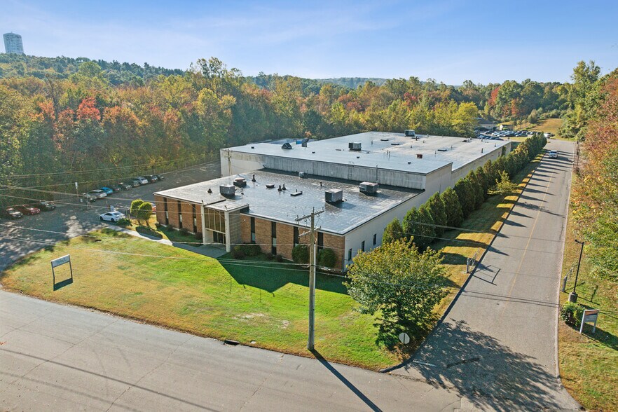 More Photos Of 122 Avenue of Industry, Waterbury Distribution For Sale