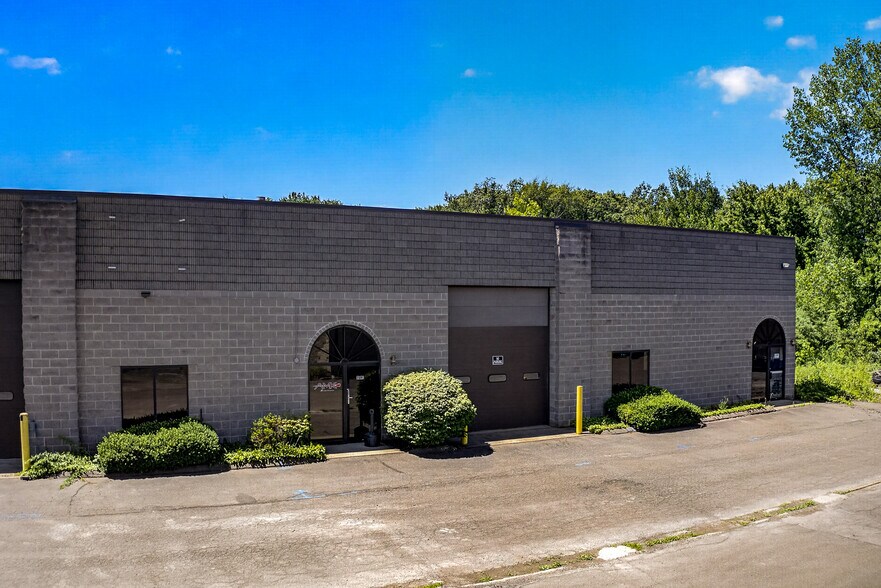 More Photos Of 34 Patria Rd, South Windsor Flex For Lease