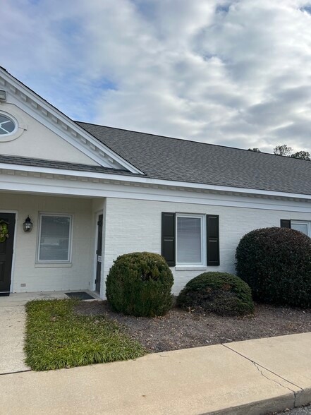 Primary Photo Of 610 Lynndale Ct, Greenville Office For Lease