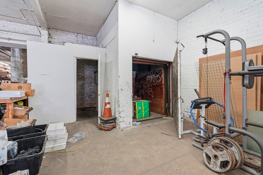 More Photos Of 714 Ducommun St, Los Angeles Manufacturing For Lease