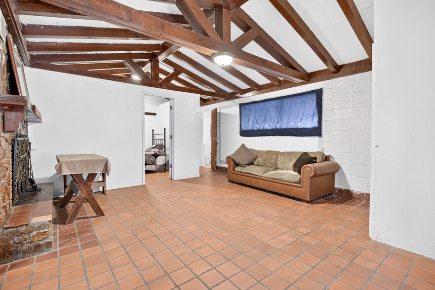 More Photos Of 611 W Main St, Fabens Apartments For Sale