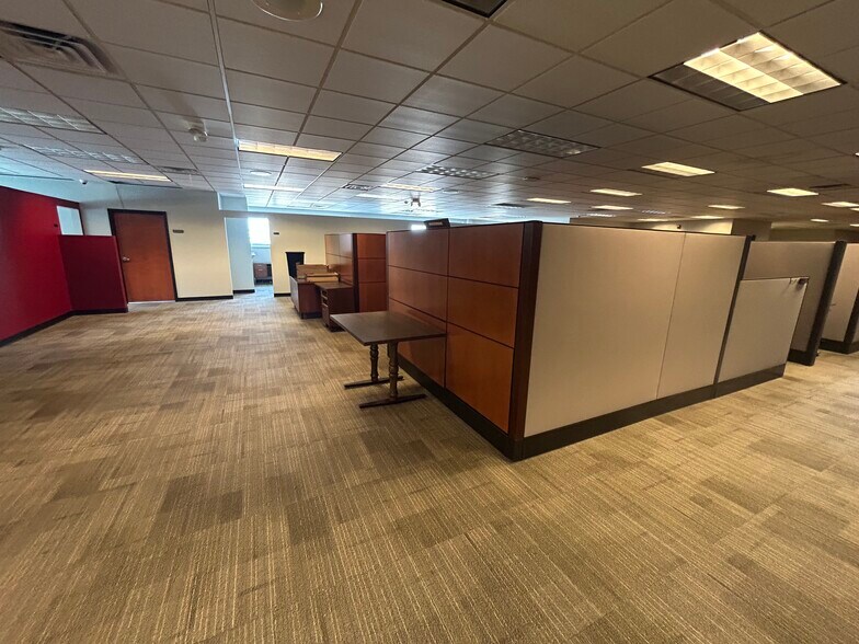 More Photos Of 2800 Gilbert Ave, Cincinnati Office For Sale