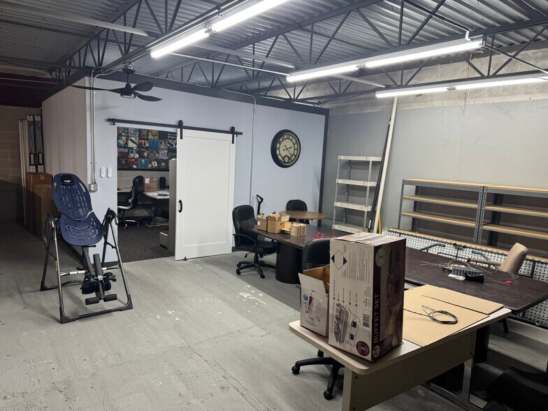 More Photos Of 780 Ridgeview Dr, Mchenry Flex For Sale