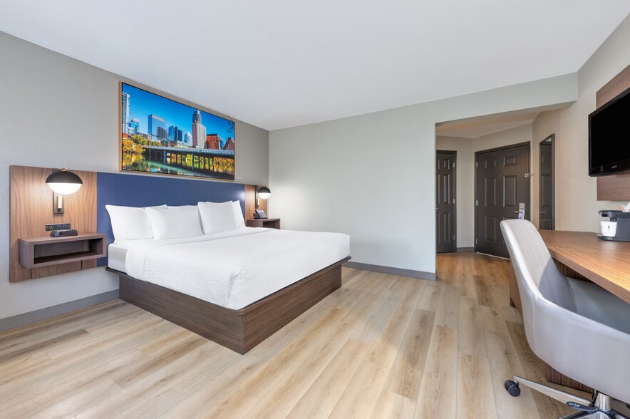 More Photos Of 4850 W John Carpenter Fwy, Irving Hotel For Sale