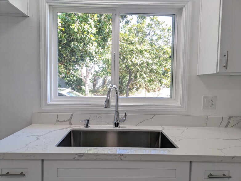 More Photos Of 194 S 24th St, San Jose Showroom For Sale