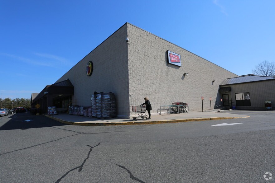 Primary Photo Of 1409 Broad St, Bloomfield Supermarket For Lease