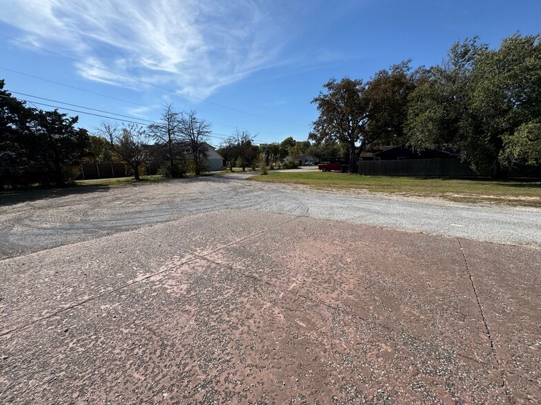 More Photos Of 400 E Jackson St, Broken Arrow Warehouse For Lease