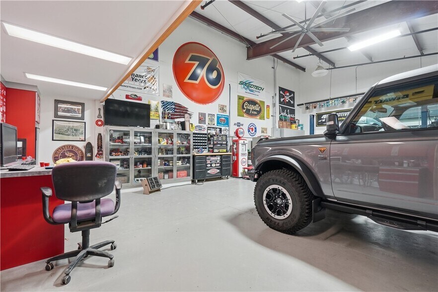 More Photos Of 106 Industry Dr, Yorktown Showroom For Sale