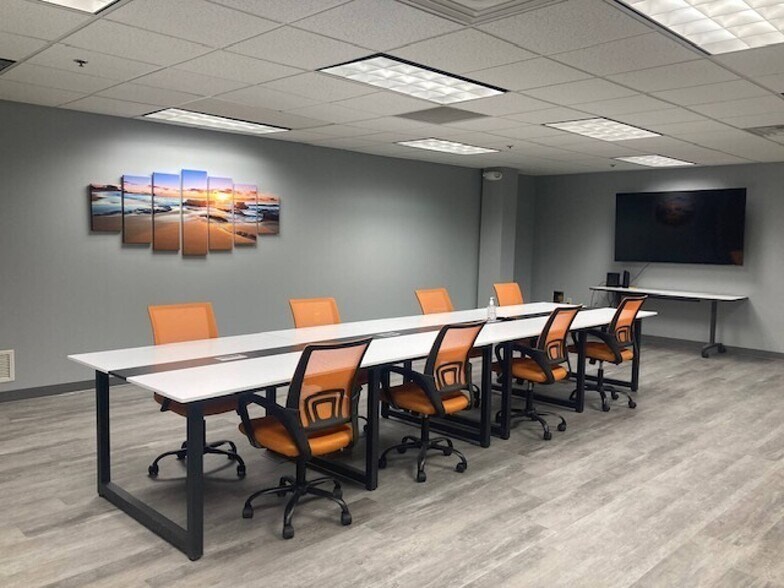 More Photos Of 2020 Front St, Cuyahoga Falls Office Residential For Lease