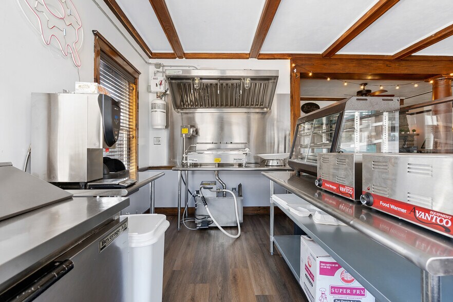 More Photos Of 13 Park Ave, Hadley Restaurant For Sale