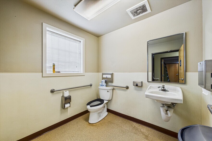 More Photos Of 1593 Market St, Ferndale General Retail For Sale