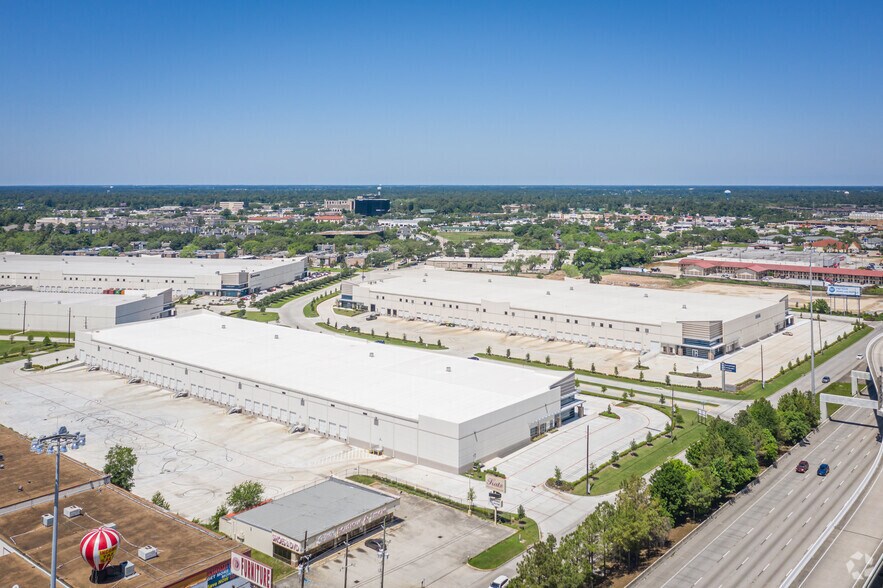 More Photos Of 2032 Cypress Station Dr, Houston Distribution For Lease
