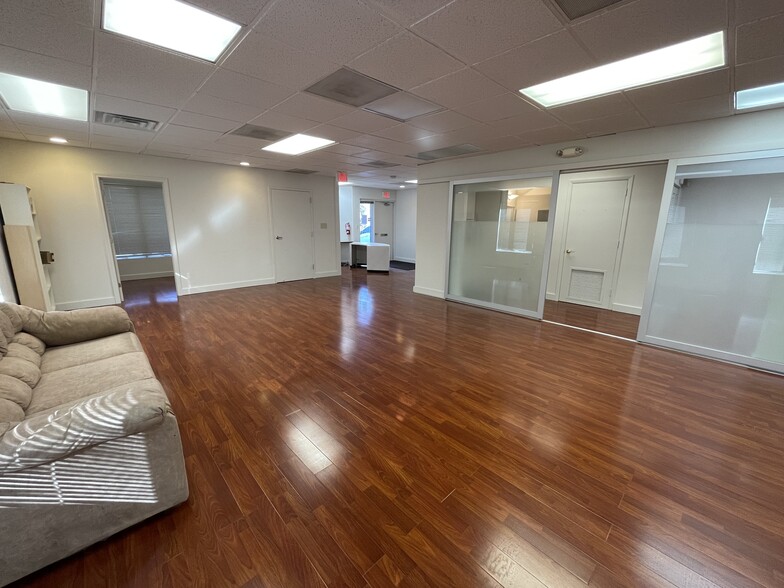 More Photos Of 401 E Jefferson St, Rockville Medical For Lease