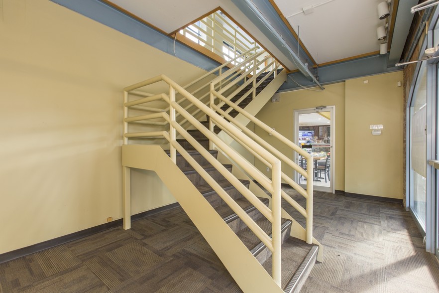 More Photos Of 3-7 N Christopher Columbus Blvd, Philadelphia Loft Creative Space For Lease