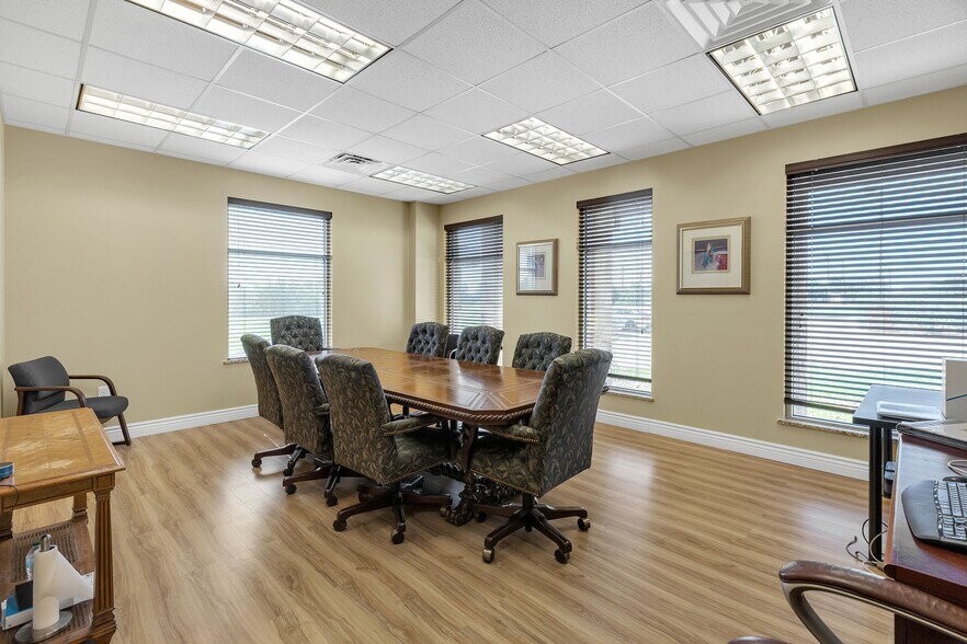 More Photos Of 103 Vista View Trl, Spicewood Office For Sale