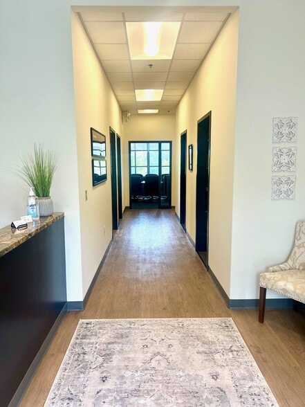 More Photos Of 212 Overlook Cir, Brentwood Office For Sale