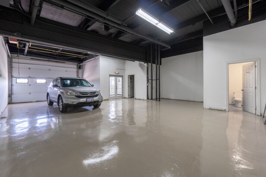 More Photos Of 1700 Brampton St, Hamilton Manufacturing For Lease