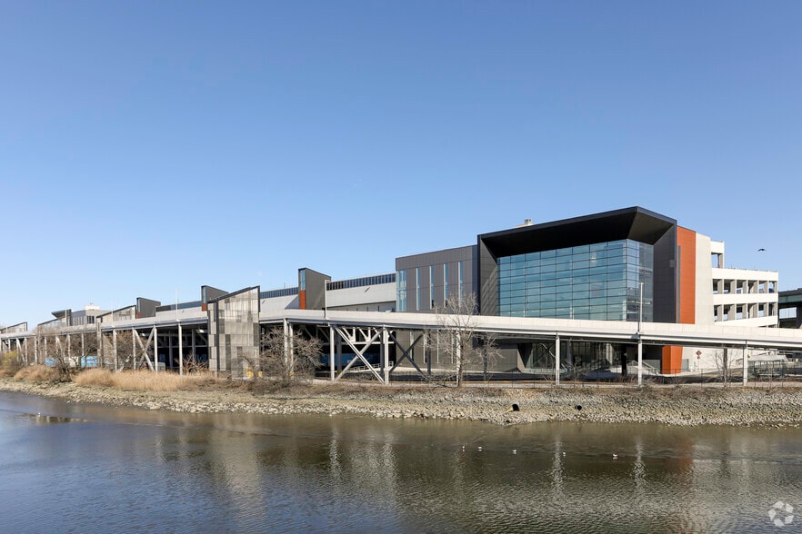 More Photos Of 2505 Bruckner Blvd, Bronx Warehouse For Lease