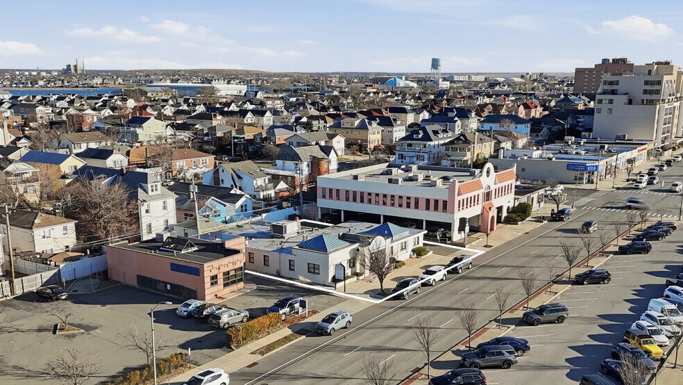 More Photos Of 325 W Park Ave, Long Beach Medical For Sale