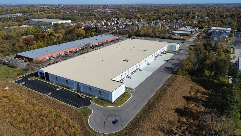 More Photos Of 8110-8118 Lemont Rd, Woodridge Distribution For Lease