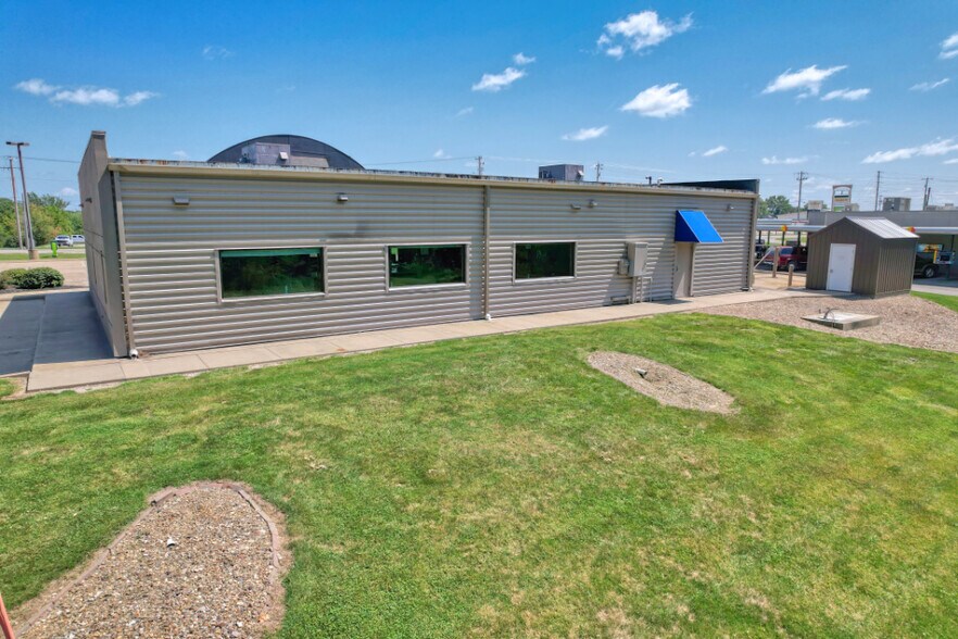 More Photos Of 1040 N 18th St, Centerville Medical For Sale