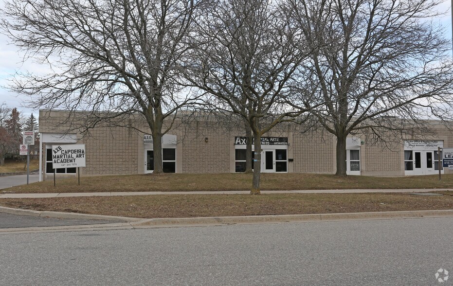 More Photos Of 2505 Dunwin Dr, Mississauga Warehouse For Lease