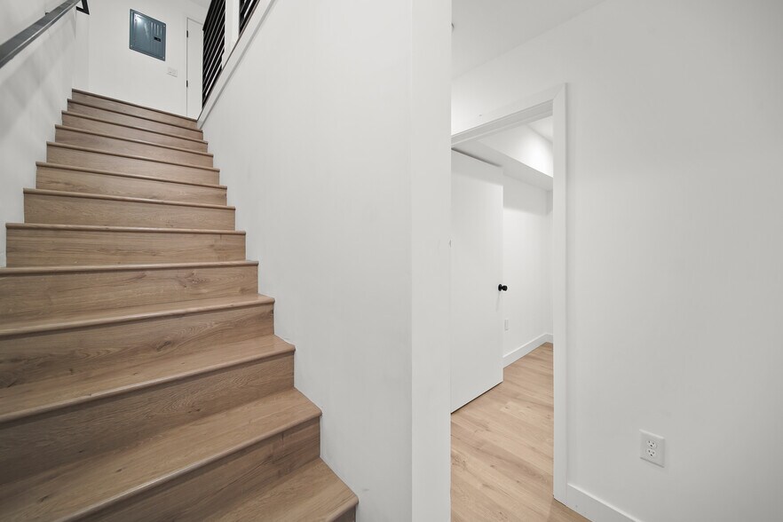 More Photos Of 171 S Hoover St, Los Angeles Apartments For Sale