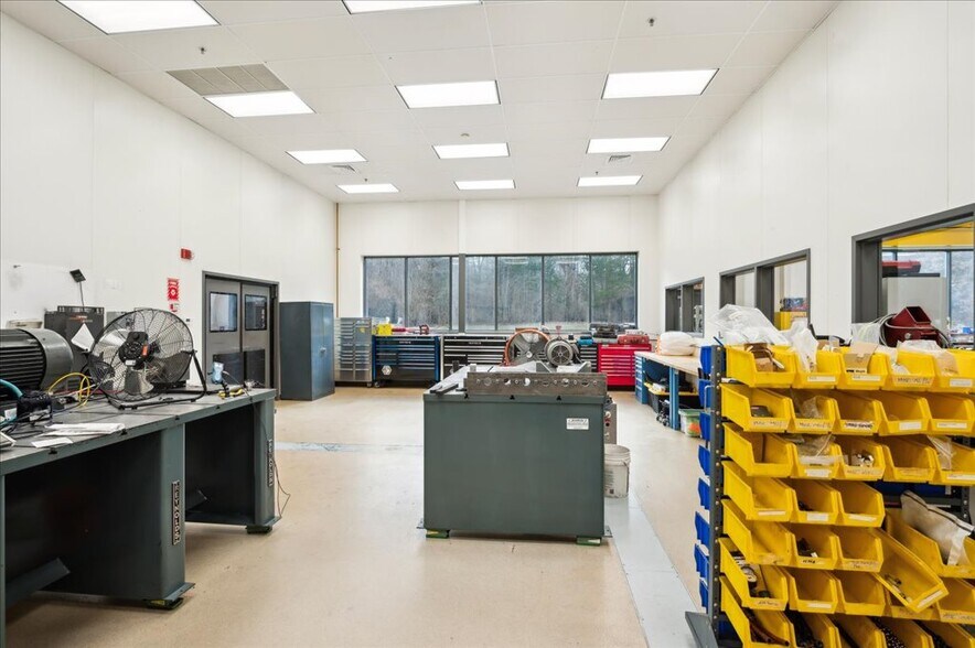More Photos Of 119 White Oak Dr, Berlin Manufacturing For Sale