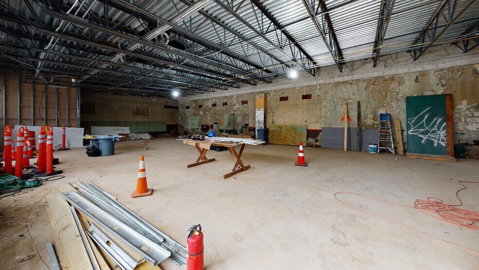 More Photos Of 1212 Victory Blvd, Staten Island Convenience Store For Lease