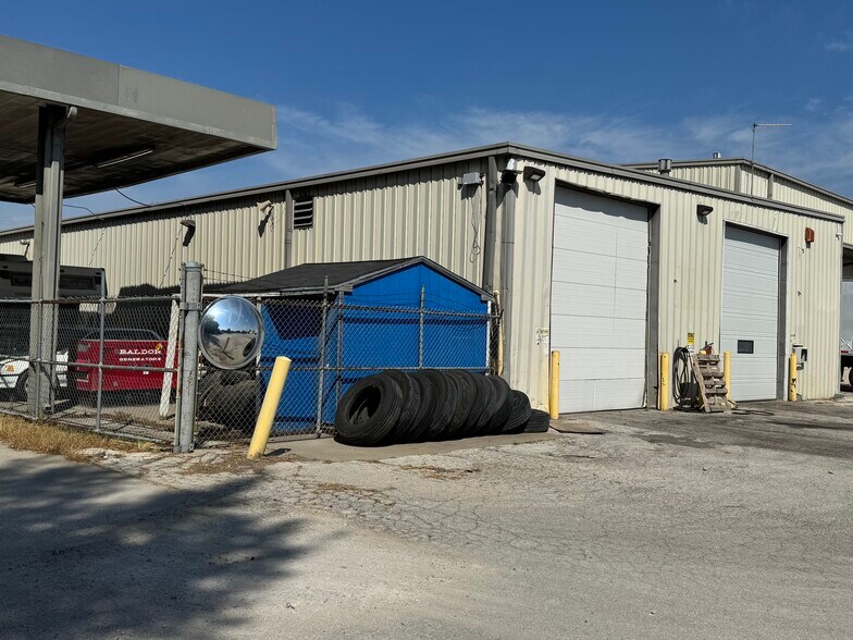 More Photos Of 2540 S 88th St, Kansas City Truck Terminal For Lease