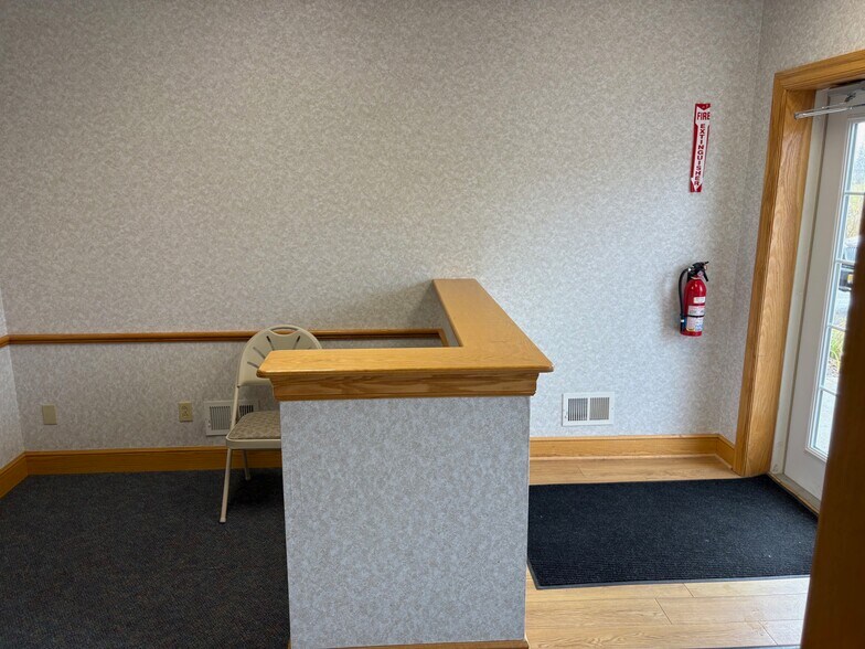 More Photos Of 18 Limestone Dr, Buffalo Office For Lease