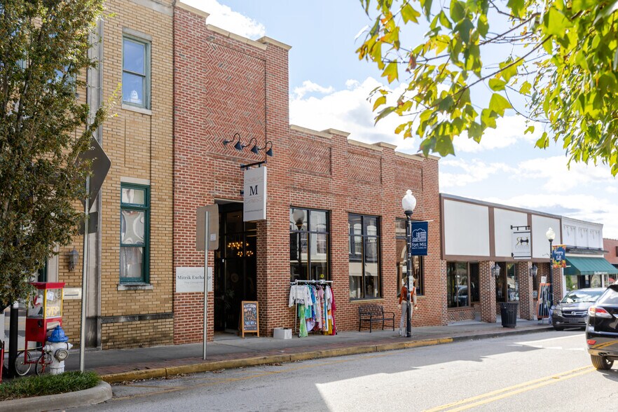 More Photos Of 214 Main St, Fort Mill General Retail For Lease