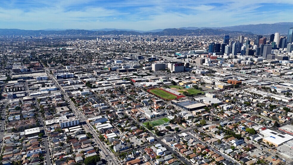 More Photos Of 2335 Wall St, Los Angeles Apartments For Sale