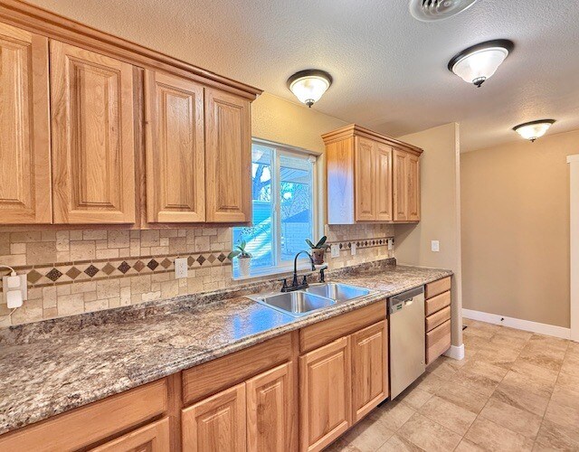 More Photos Of 201 10th St, Windsor Office For Sale