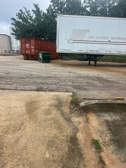 More Photos Of 2012 Last St, Statham Warehouse For Lease