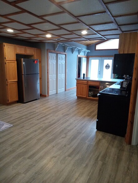 More Photos Of 214 S Mckay Ave, Spring Valley Storefront Retail Residential For Sale