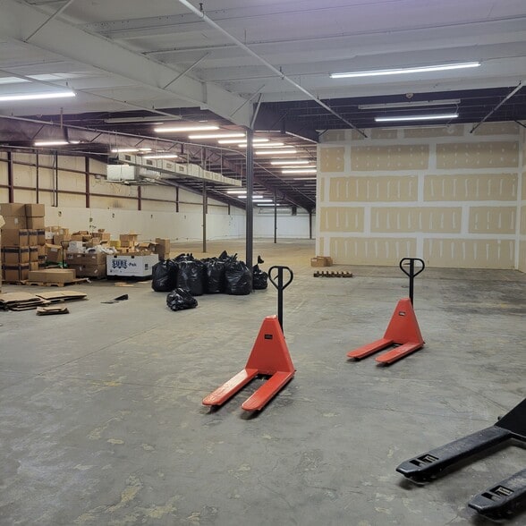 More Photos Of 504 N McPherson Church Rd, Fayetteville Light Manufacturing For Lease