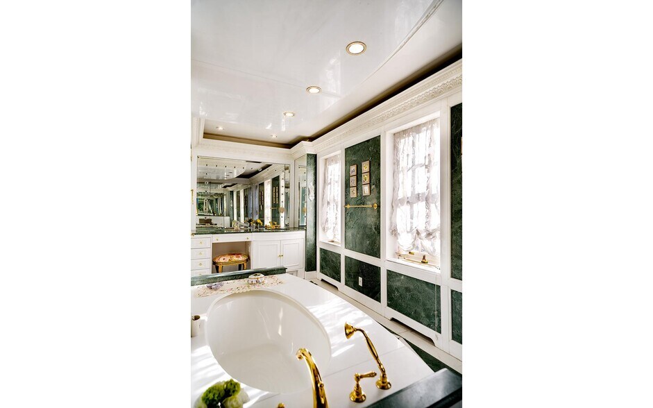 More Photos Of 7 E 69th St, New York Specialty For Lease