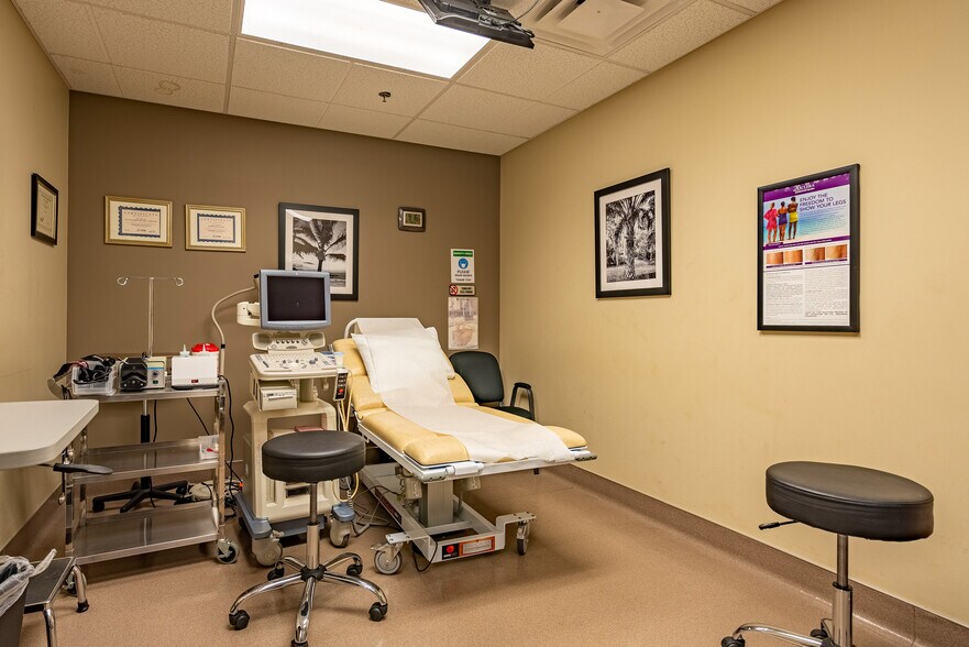 More Photos Of 16944 W Bell Rd, Surprise Medical For Lease