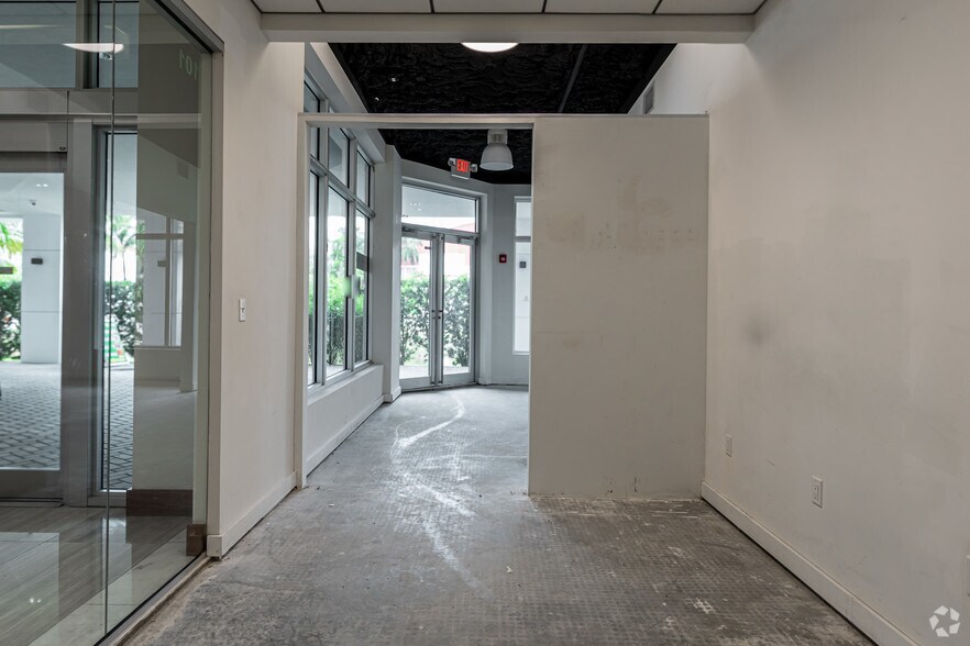 More Photos Of 323 Sunny Isles Blvd, Sunny Isles Beach Office For Lease