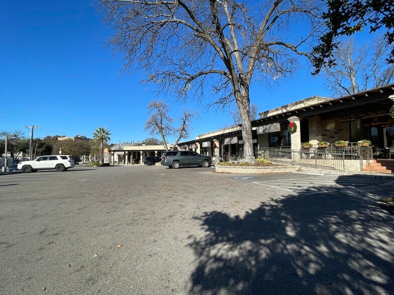 More Photos Of 5800 Broadway St, San Antonio Unknown For Lease