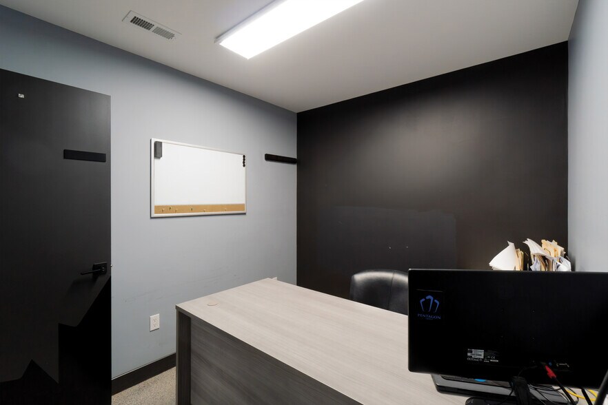 More Photos Of 00 Indcum Rd, Navan Showroom For Sale