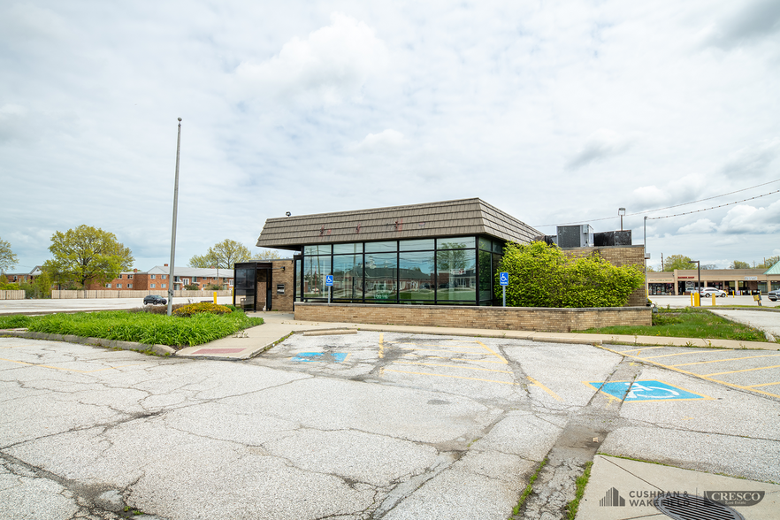 Primary Photo Of 5375 Chevrolet Blvd, Parma Bank For Lease