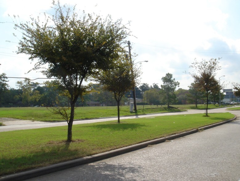 Primary Photo Of 2800 Mangum Rd, Houston Land For Lease