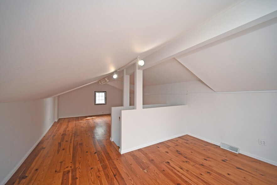 More Photos Of 2150 Alpine Pl, Cincinnati Office Residential For Lease
